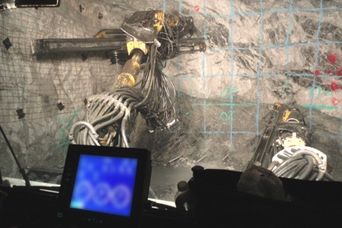Photo:Drilling at drift